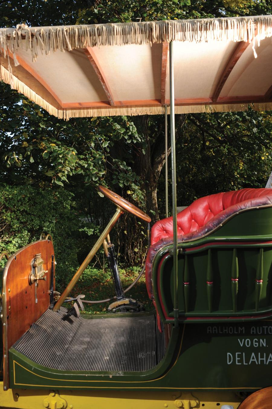 Интерьер Delahaye Surrey-Top Tourer 1904 года  (фото 6 из 16)